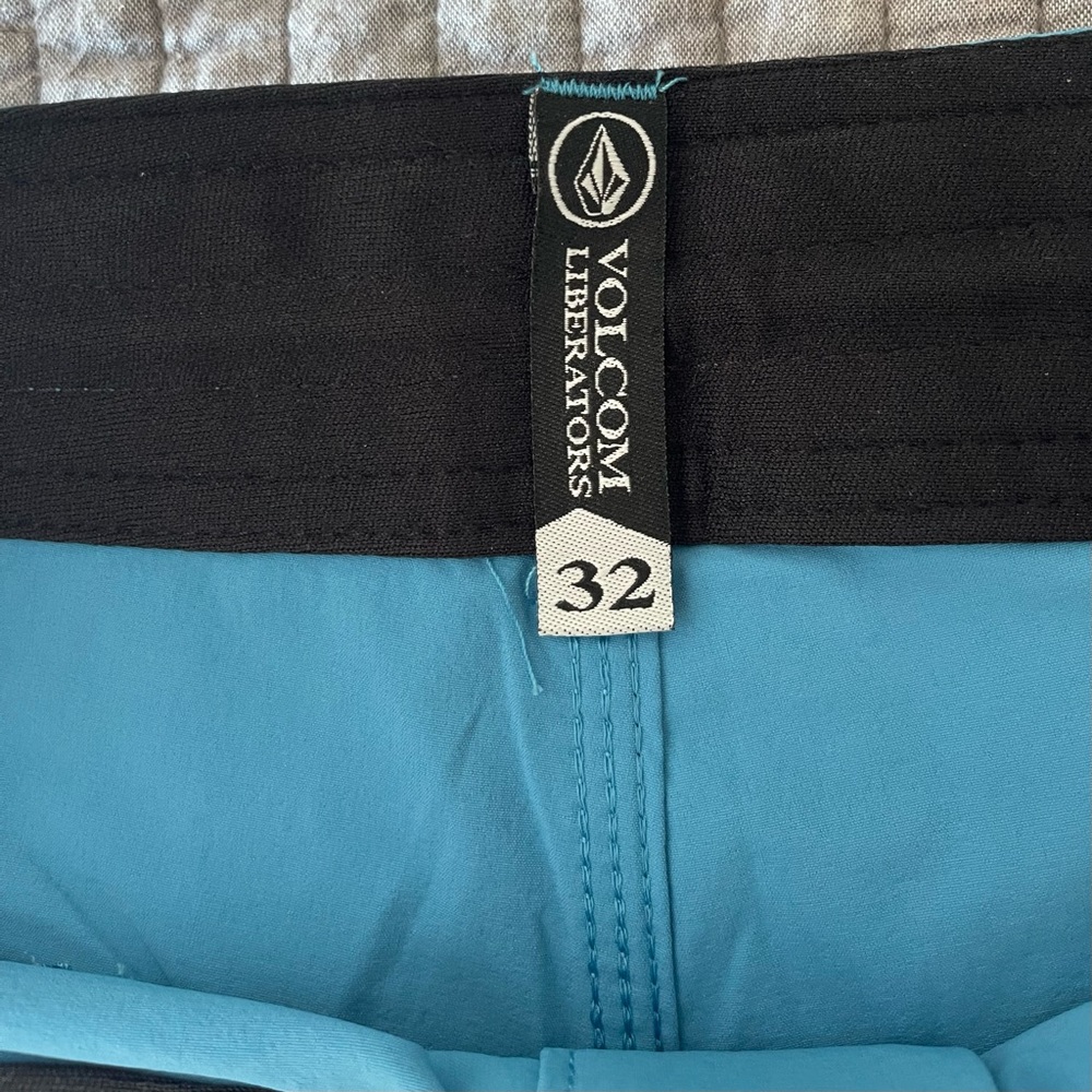 Volcom Board Shorts - Picture 3 of 4